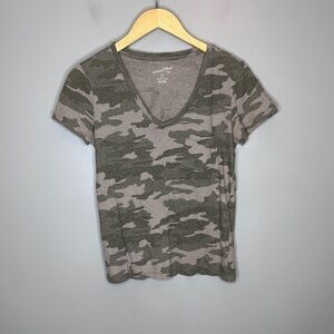 Target Universal threads camo v neck Tshirt